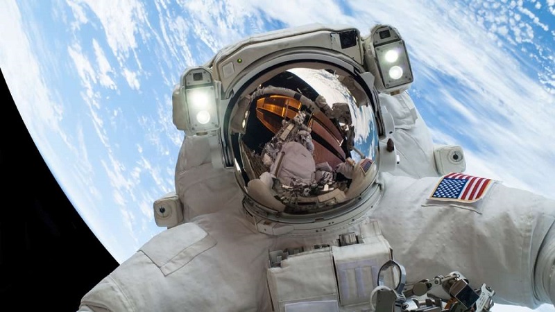 Por que o astronautas não devem vomitar no espaço?
