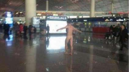 Homem toma muito viagra e acaba ficando louco em Aeroporto