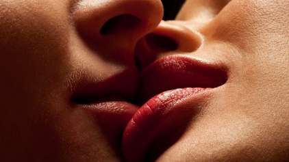 Por que inclinamos a cabeça na hora de beijar? 