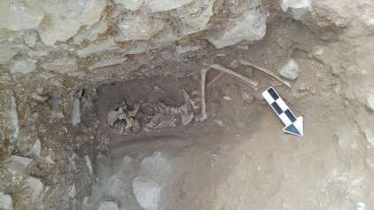 Descoberto esqueleto de garota enterrada "como vampira" no sec. 5