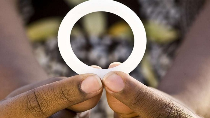 Novo anel que combate o HIV está sendo testado em adolescentes